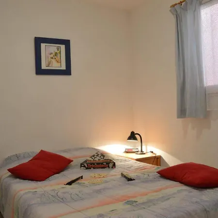 2 Pieces Avec Terrasse, Piscine, Parking Prive Et Proche A Saint-aygulf - Fr-1-226a-87 Apartment *
