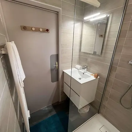 2 Pieces Avec Terrasse, Piscine, Parking Prive Et Proche A Saint-aygulf - Fr-1-226a-87 Apartment *